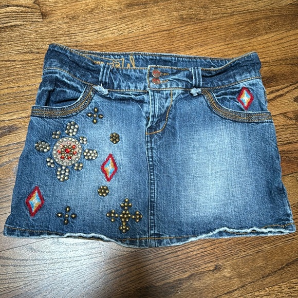 Western Denim Bank Dresses & Skirts - Western Denim Bank embellished studs embroidered design mini jean skirt size 29